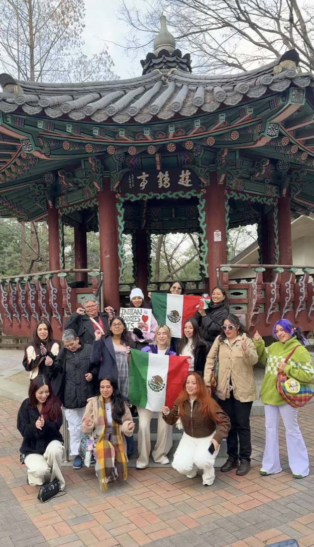 Grupo de amigas viajando por Corea con Vamos Travel Korea